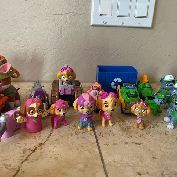 HUGE lot of Paw Patrol toys - Over 70 figurines - Picture 7 of 9